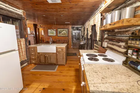 Kitchen - 152 Cedar Hill Ln, Flora, MS 39071 photo 4 of 5