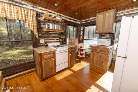 Kitchen - 152 Cedar Hill Ln, Flora, MS 39071 photo 2 of 5