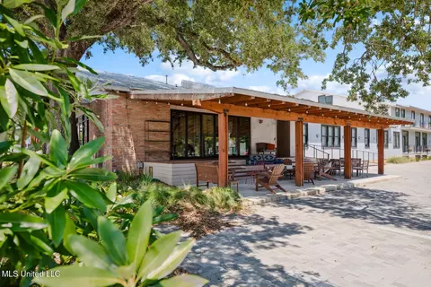301 S Toulme St #202, Bay Saint Louis, MS 39520