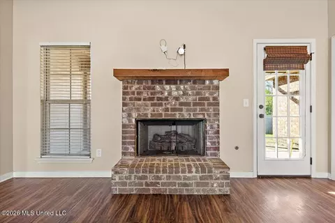 Living - 526 Brighton Trl, Florence, MS 39073 photo 3 of 3
