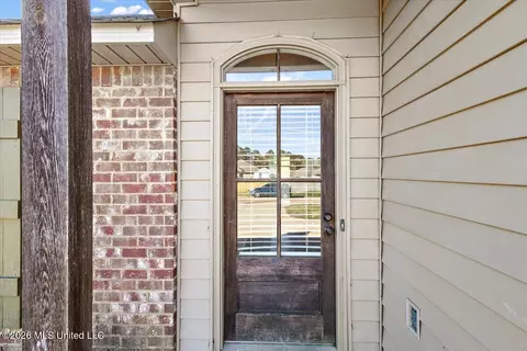 Entry Way - 526 Brighton Trl, Florence, MS 39073 photo 1 of 2