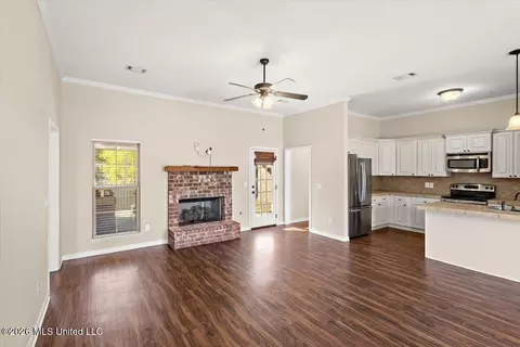 Living - 526 Brighton Trl, Florence, MS 39073 photo 1 of 3