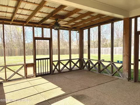 Exterior - 1657 Carlee Dr, Hernando, MS 38632 photo 3 of 5