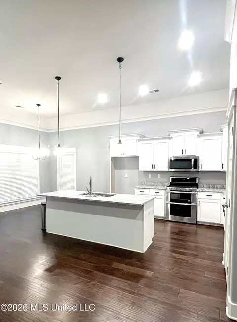 Kitchen - 1657 Carlee Dr, Hernando, MS 38632 photo 1 of 2