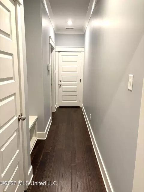 Entry Way - 1657 Carlee Dr, Hernando, MS 38632 photo 2 of 4