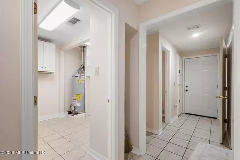 Entry Way - 1618 Pear Orchard Pl, Jackson, MS 39211 photo 6 of 7
