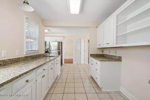 Kitchen - 1618 Pear Orchard Pl, Jackson, MS 39211 photo 3 of 3