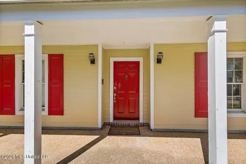 Exterior - 1618 Pear Orchard Pl, Jackson, MS 39211 photo 4 of 10
