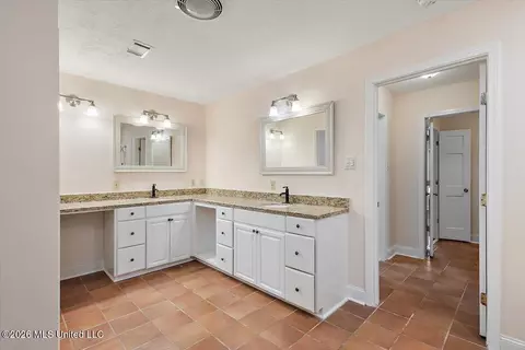 Bath - 1618 Pear Orchard Pl, Jackson, MS 39211 photo 1 of 5