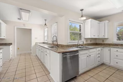 Kitchen - 1618 Pear Orchard Pl, Jackson, MS 39211 photo 1 of 3