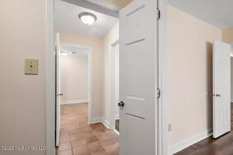 Entry Way - 1618 Pear Orchard Pl, Jackson, MS 39211 photo 5 of 7