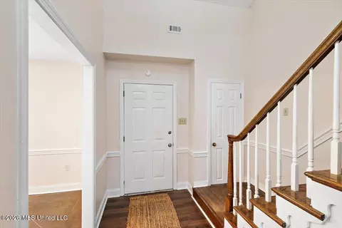 Entry Way - 1618 Pear Orchard Pl, Jackson, MS 39211 photo 2 of 7