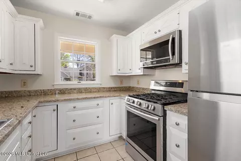 Kitchen - 1618 Pear Orchard Pl, Jackson, MS 39211 photo 2 of 3