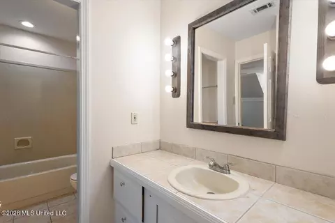 Bath - 1618 Pear Orchard Pl, Jackson, MS 39211 photo 4 of 5