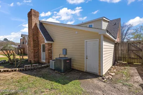 Exterior - 1618 Pear Orchard Pl, Jackson, MS 39211 photo 7 of 10