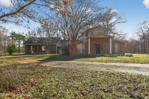 219 Heafner Rd, Batesville, MS 38606