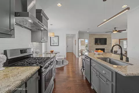 Kitchen - 3524 Williams Brooke Ln, Hernando, MS 38632 photo 3 of 4