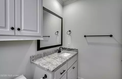 Bath - 913 Waters Edge, Brandon, MS 39047 photo 2 of 11