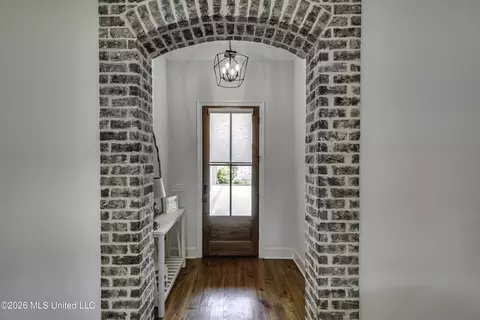 Entry Way - 913 Waters Edge, Brandon, MS 39047 photo 1 of 4