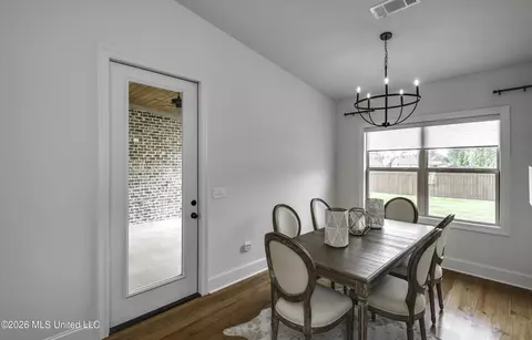 Dining - 913 Waters Edge, Brandon, MS 39047 photo 2 of 4