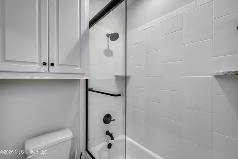 Bath - 913 Waters Edge, Brandon, MS 39047 photo 5 of 11