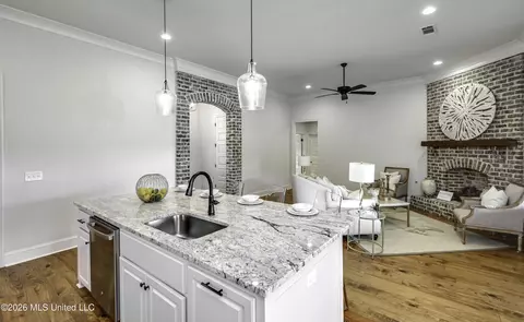 Kitchen - 913 Waters Edge, Brandon, MS 39047 photo 4 of 6