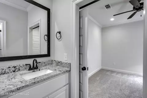 Bath - 913 Waters Edge, Brandon, MS 39047 photo 6 of 11