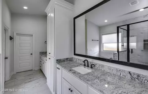 Bath - 913 Waters Edge, Brandon, MS 39047 photo 7 of 11