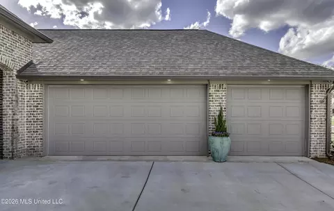 Exterior - 913 Waters Edge, Brandon, MS 39047 photo 2 of 7