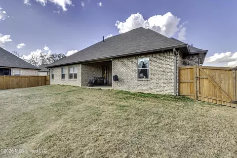 Exterior - 913 Waters Edge, Brandon, MS 39047 photo 6 of 7
