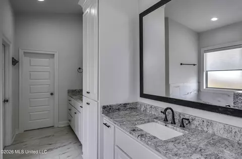 Bath - 913 Waters Edge, Brandon, MS 39047 photo 8 of 11