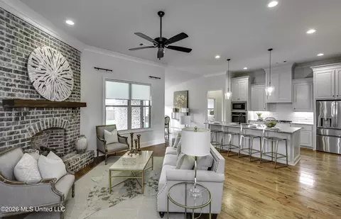 Living - 913 Waters Edge, Brandon, MS 39047 photo 1 of 2