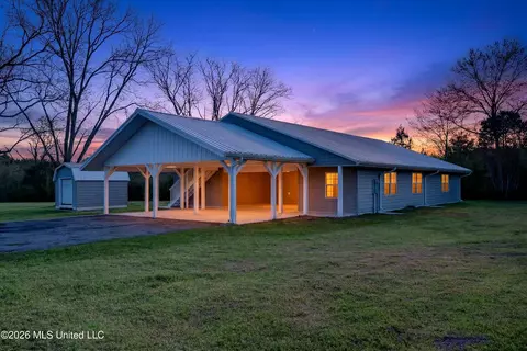 1059 Thomas School Rd, Lumberton, MS 39455