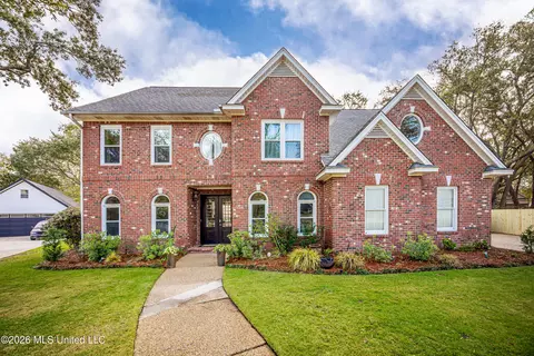 2802 Cambrai Cir, Ocean Springs, MS 39564