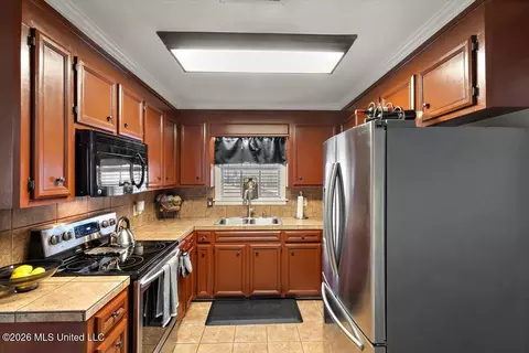 Kitchen - 458 Lee St, Jackson, MS 39272 photo 1 of 2
