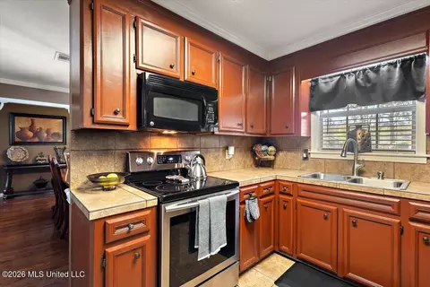 Kitchen - 458 Lee St, Jackson, MS 39272 photo 2 of 2