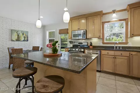 Kitchen - 1436 Robert Dr, Jackson, MS 39211 photo 4 of 5