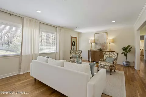 Living - 1436 Robert Dr, Jackson, MS 39211 photo 1 of 4