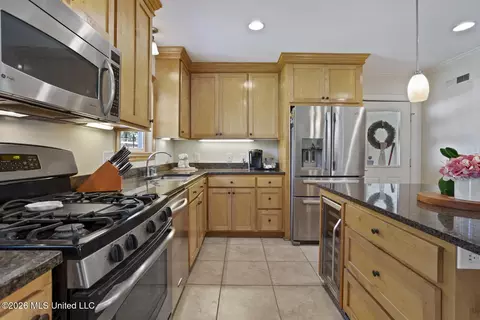 Kitchen - 1436 Robert Dr, Jackson, MS 39211 photo 3 of 5