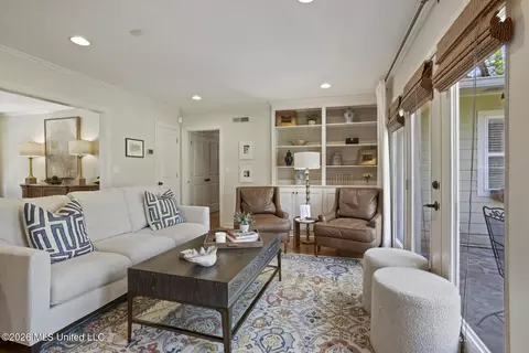 Living - 1436 Robert Dr, Jackson, MS 39211 photo 2 of 4