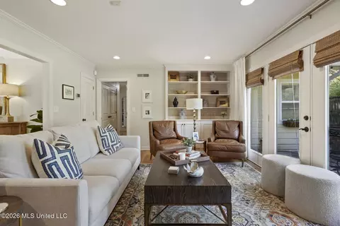 Living - 1436 Robert Dr, Jackson, MS 39211 photo 4 of 4