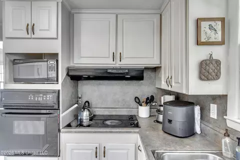 Kitchen - 2117 Riverside Dr, Jackson, MS 39202 photo 5 of 6