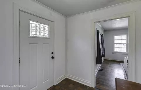 Entry Way - 2117 Riverside Dr, Jackson, MS 39202 photo 2 of 6