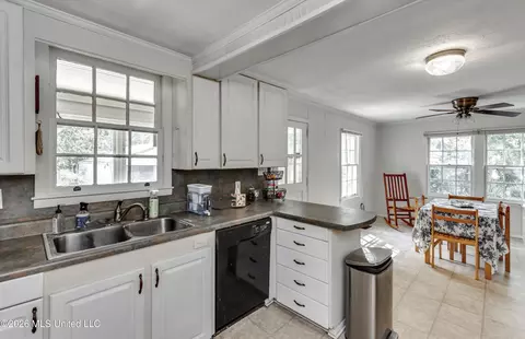 Kitchen - 2117 Riverside Dr, Jackson, MS 39202 photo 1 of 6