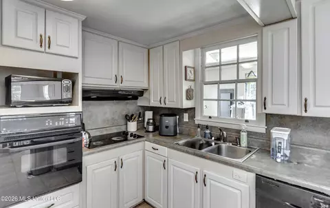 Kitchen - 2117 Riverside Dr, Jackson, MS 39202 photo 3 of 6