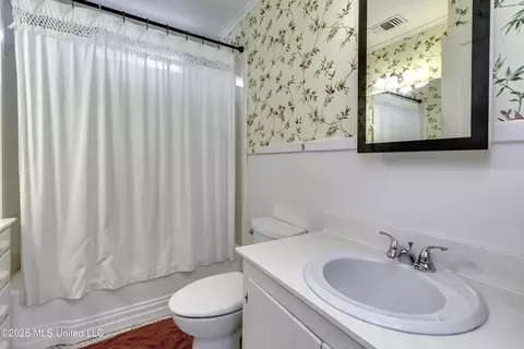 Bath - 2117 Riverside Dr, Jackson, MS 39202 photo 4 of 4