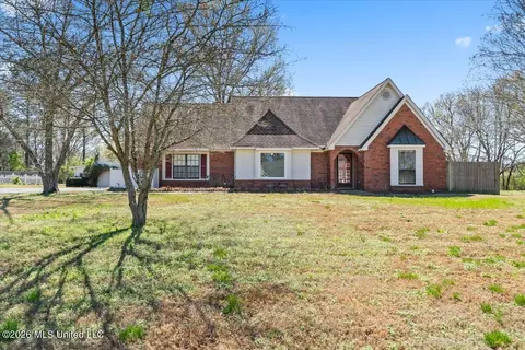 8937 Robertson Ln, Olive Branch, MS 38654
