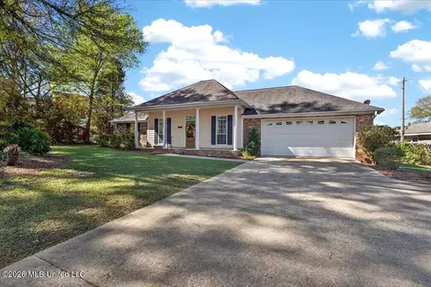 521 Avalon Ave, Mccomb, MS 39648