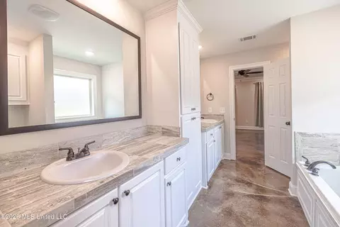 Bath - 266 Chartleigh Cir, Canton, MS 39046 photo 1 of 5