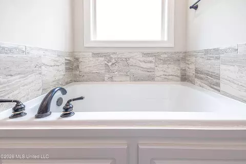 Bath - 266 Chartleigh Cir, Canton, MS 39046 photo 4 of 5